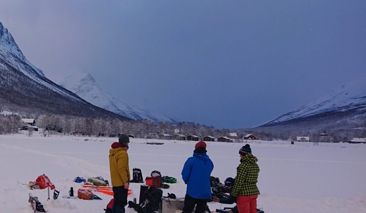 Field day 2023: Arctic experience on fjord ice